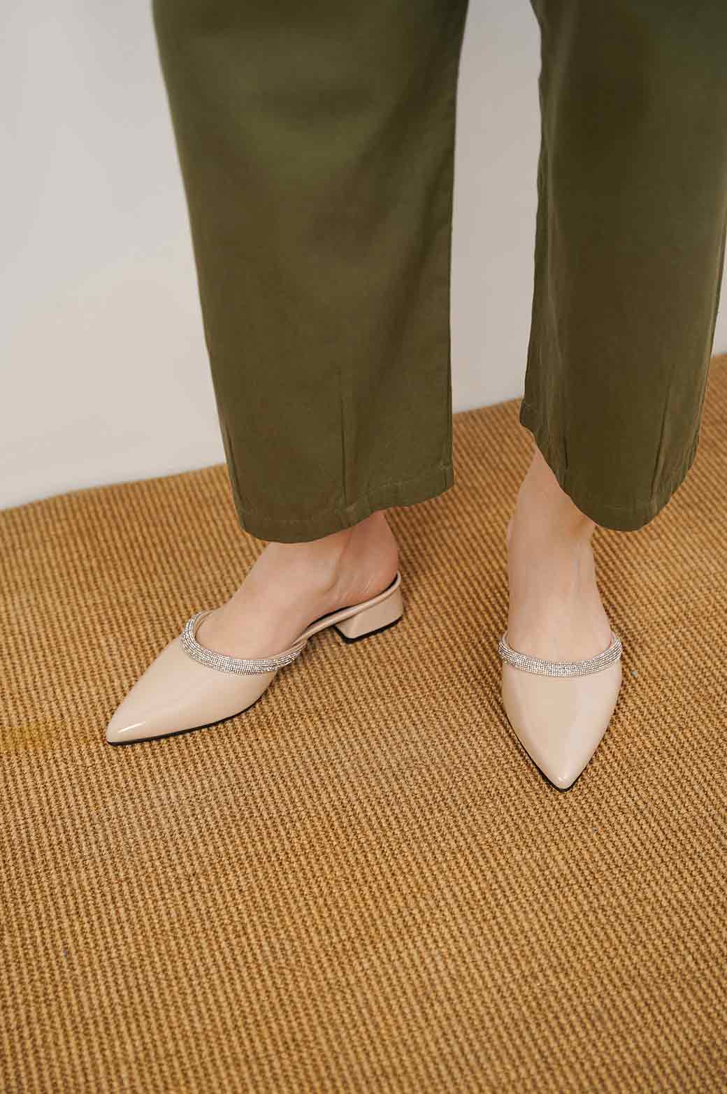 NUDE POINTED MULES