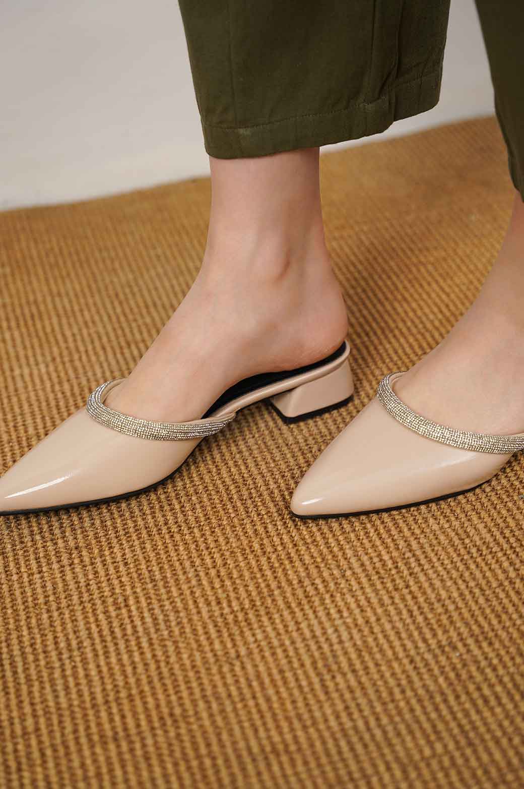 NUDE POINTED MULES