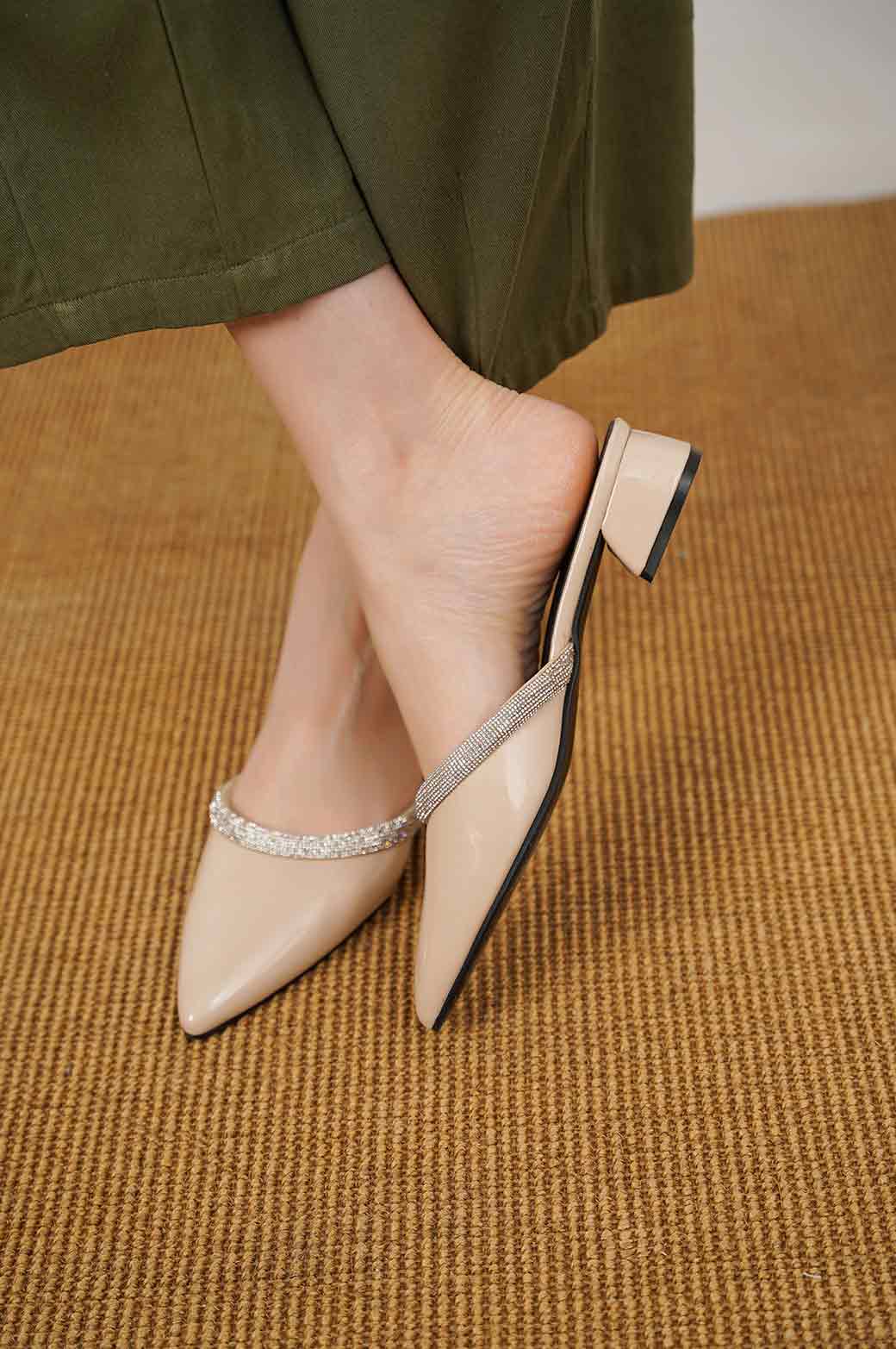 NUDE POINTED MULES