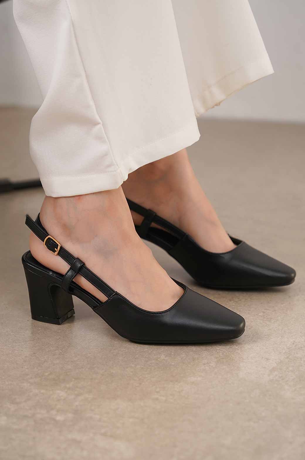BLACK EVERYDAY HEEL