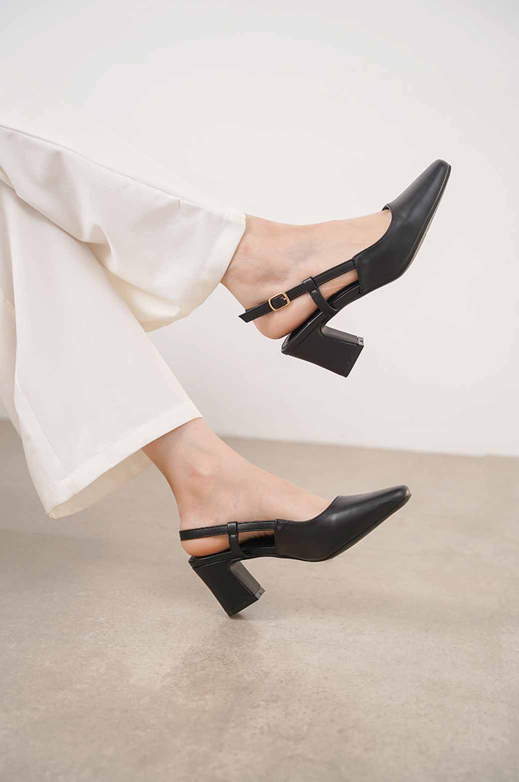 BLACK EVERYDAY HEEL