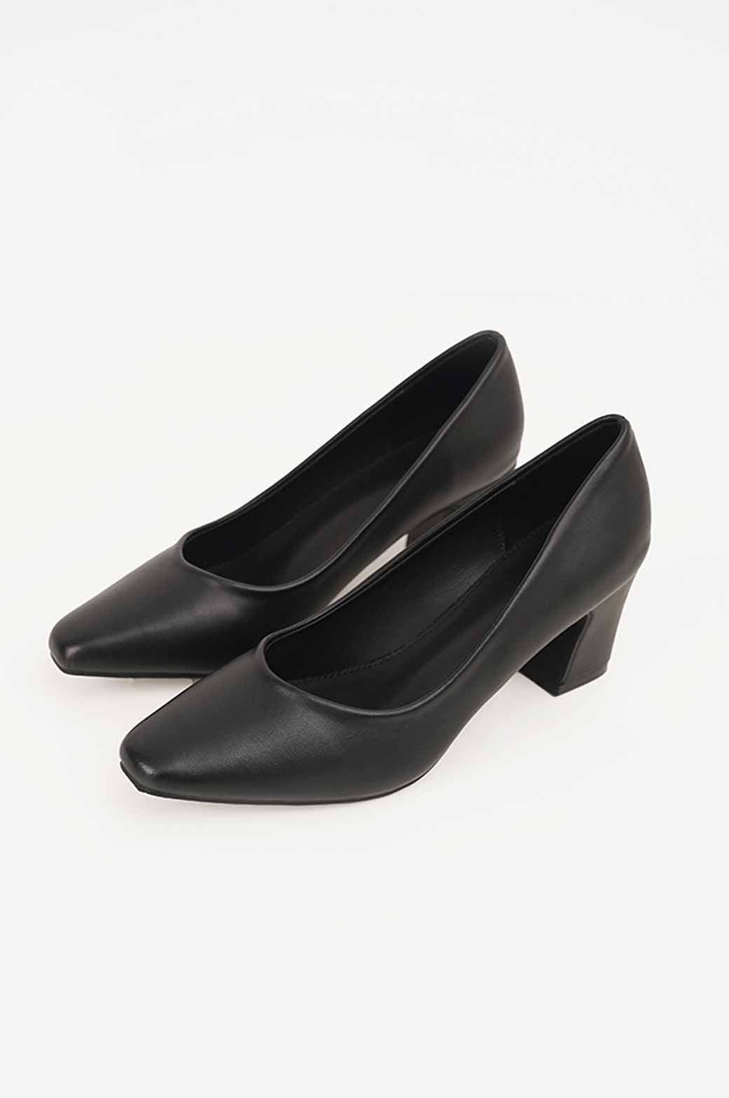 BLACK HEELED PUMPS