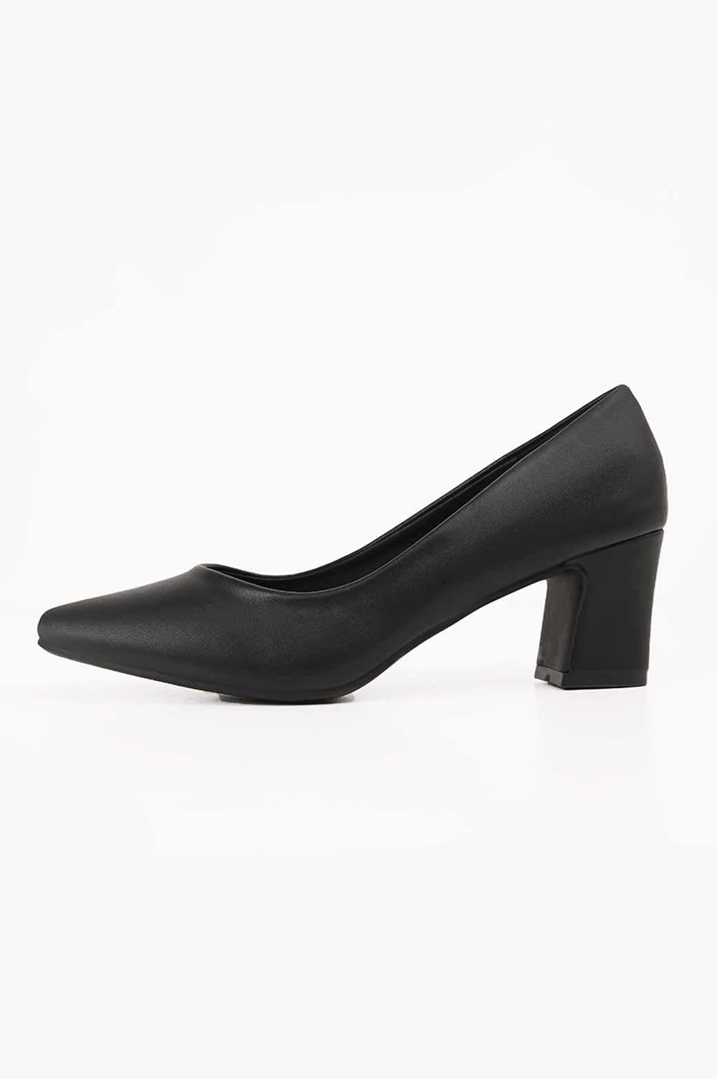 BLACK HEELED PUMPS