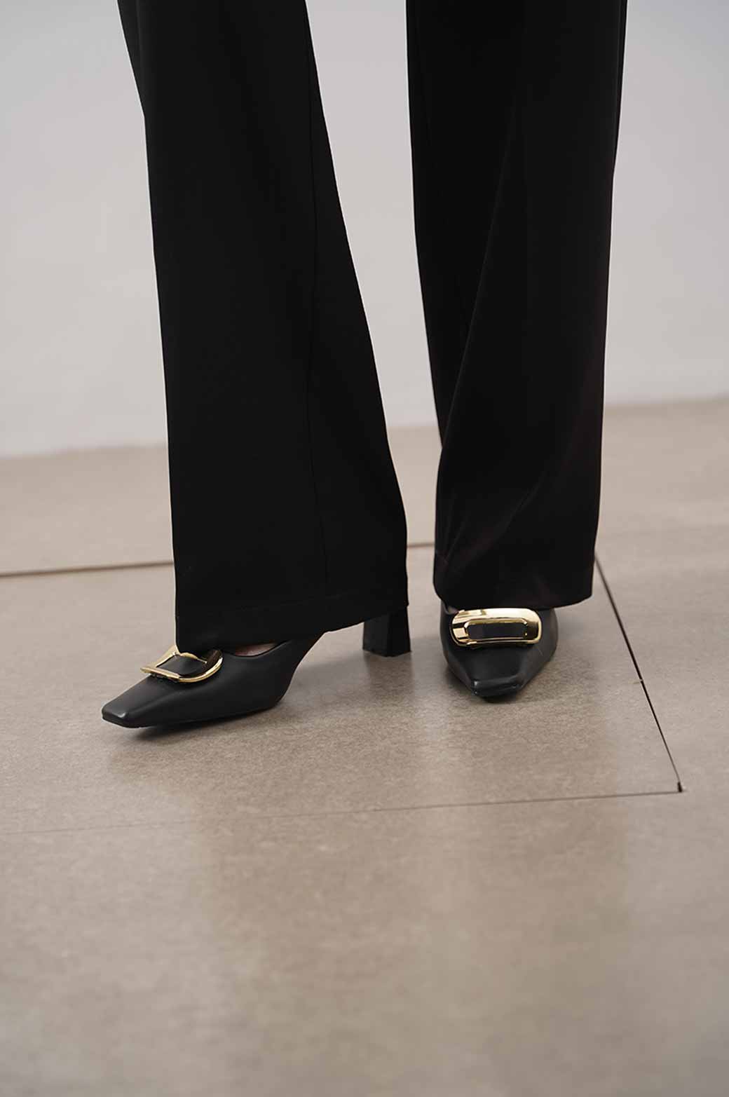 BLACK HEEL WITH BUCKLE