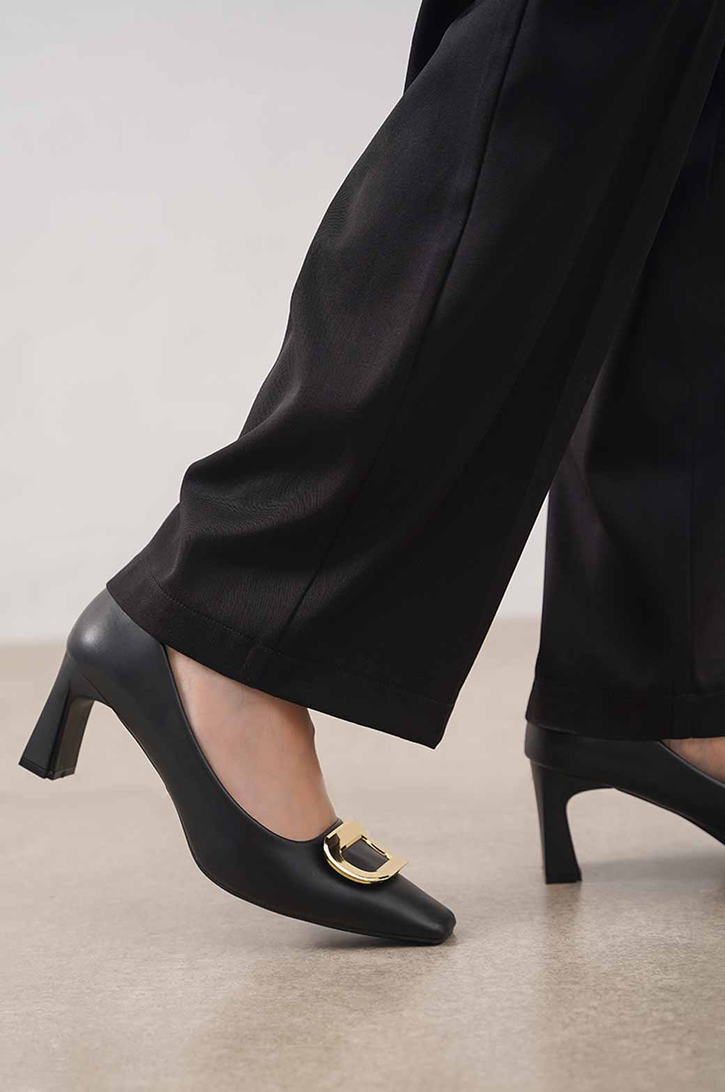 BLACK HEEL WITH BUCKLE
