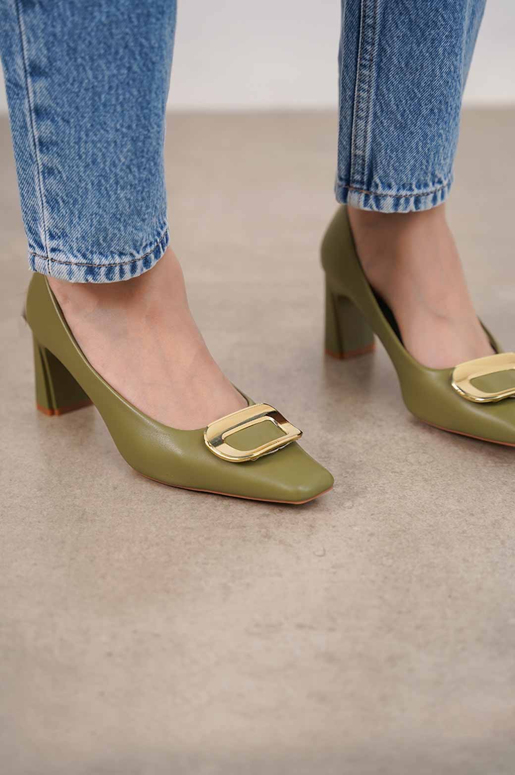 GREEN HEEL WITH BUCKLE