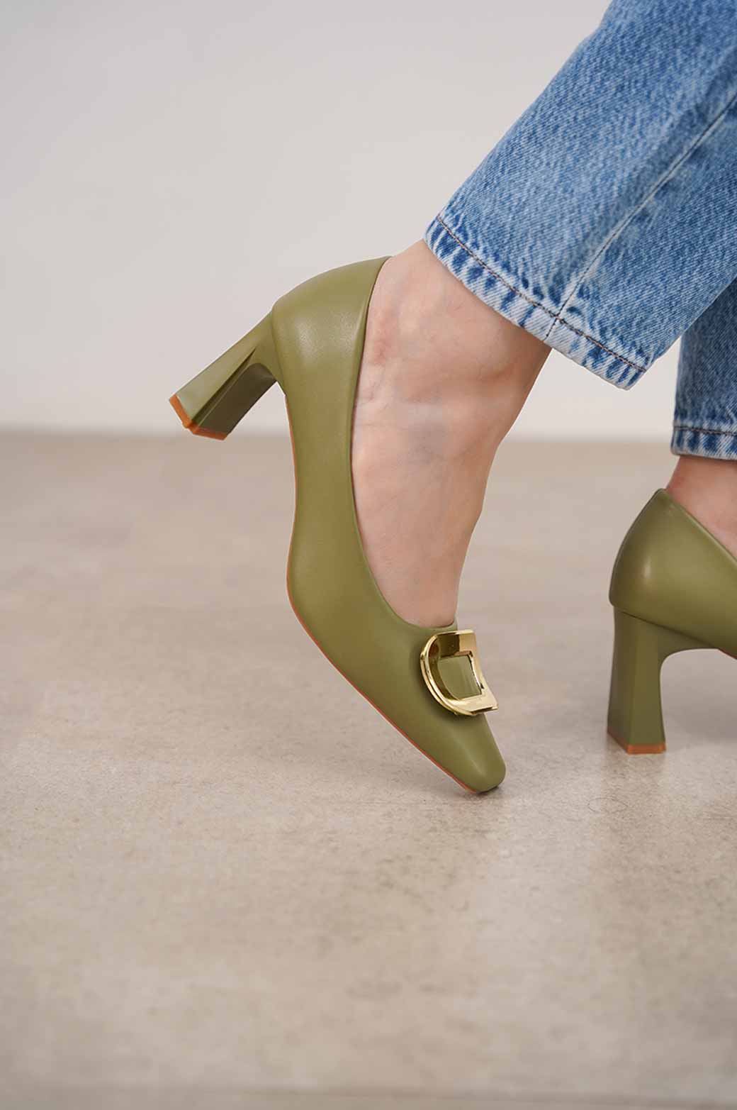 GREEN HEEL WITH BUCKLE