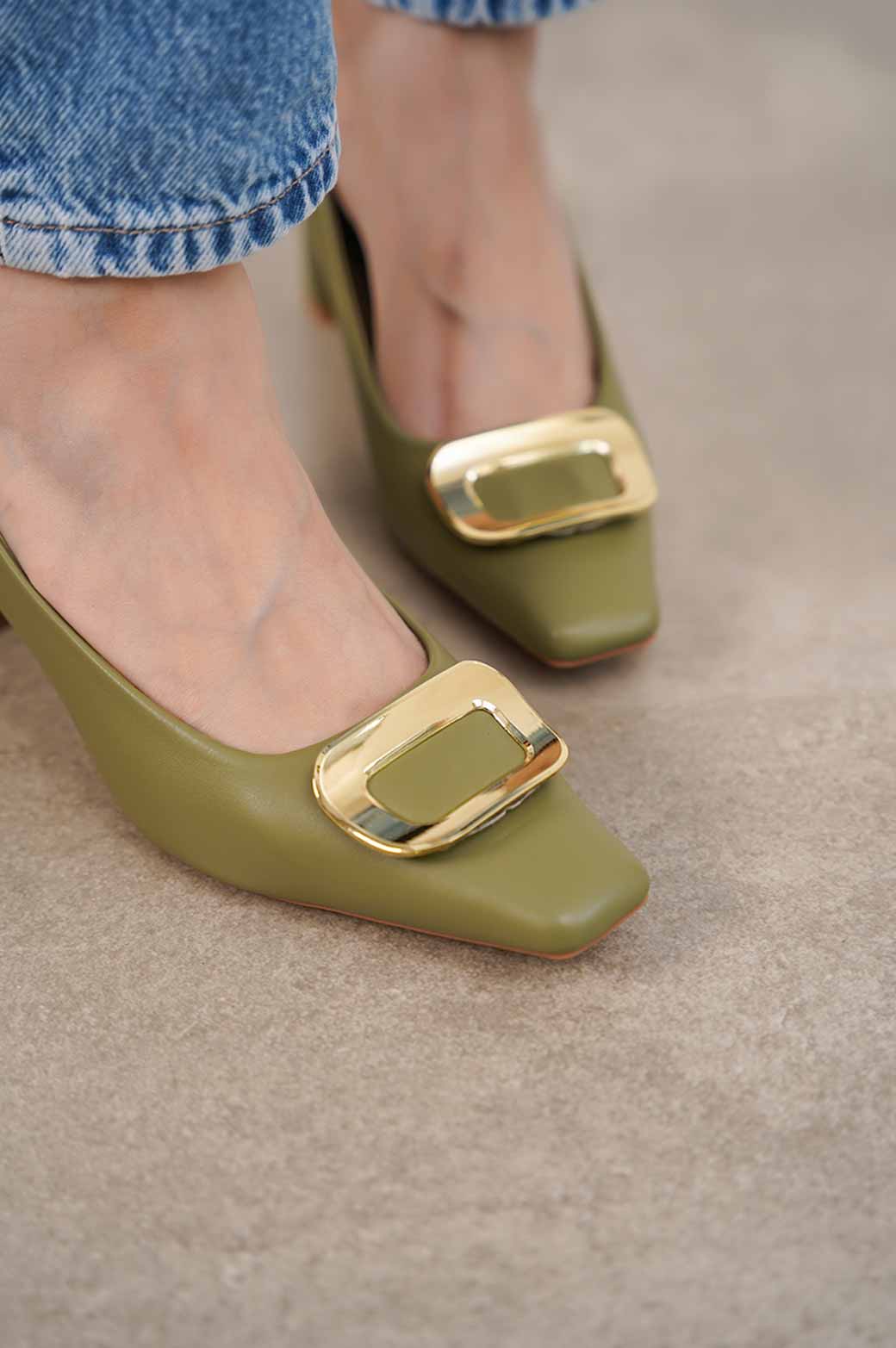 GREEN HEEL WITH BUCKLE