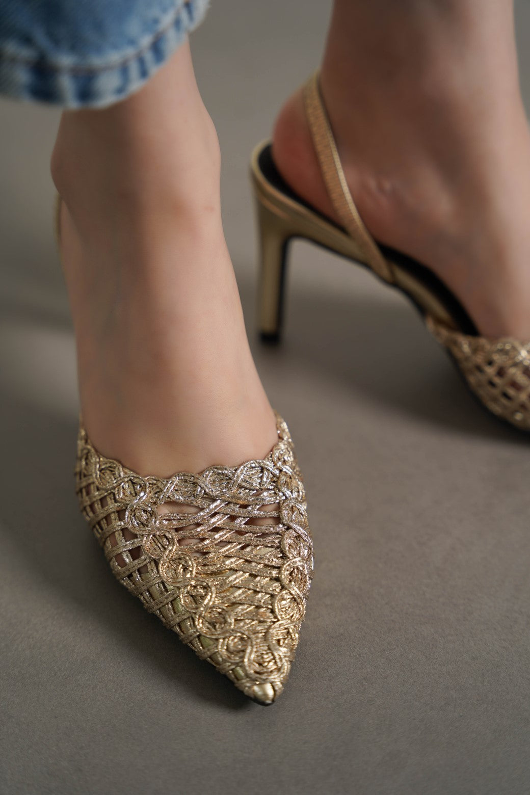 LIGHT GOLD PARTY WEAVE HEEL