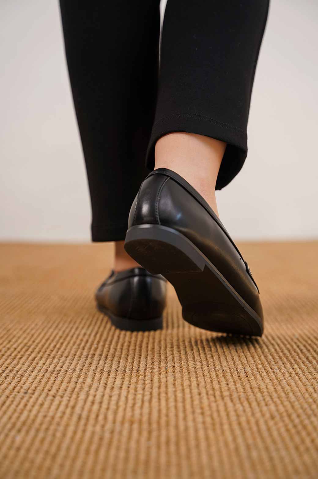 BLACK PLAIN CHAIN LOAFERS