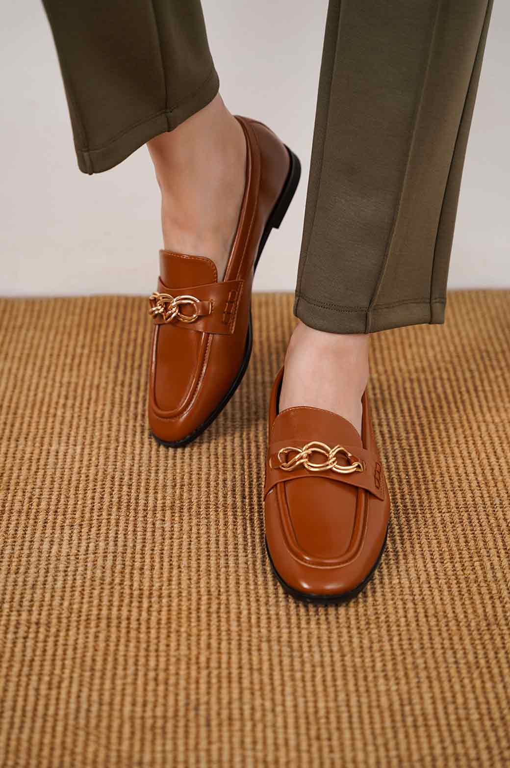 BROWN PLAIN CHAIN LOAFERS