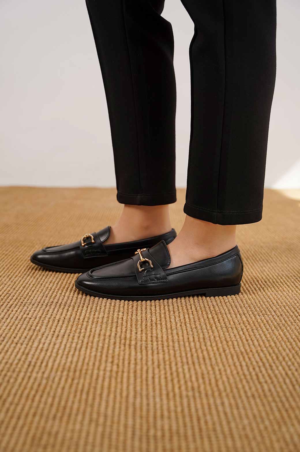 BLACK LOAFERS WITH BUCKLE