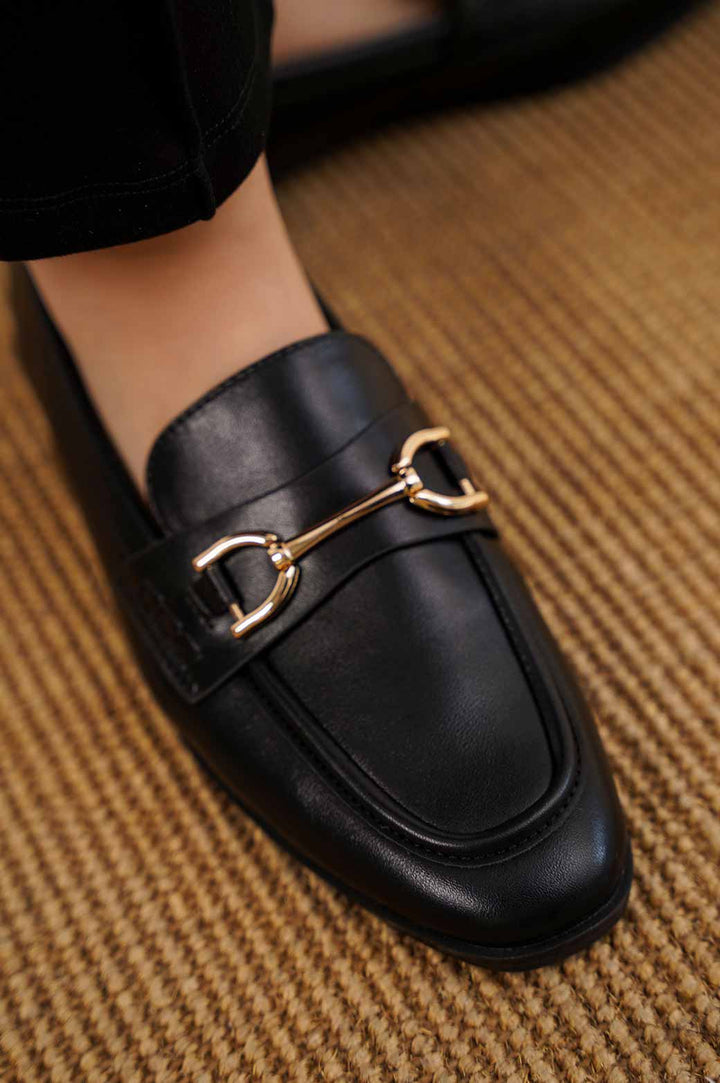 BLACK LOAFERS WITH BUCKLE