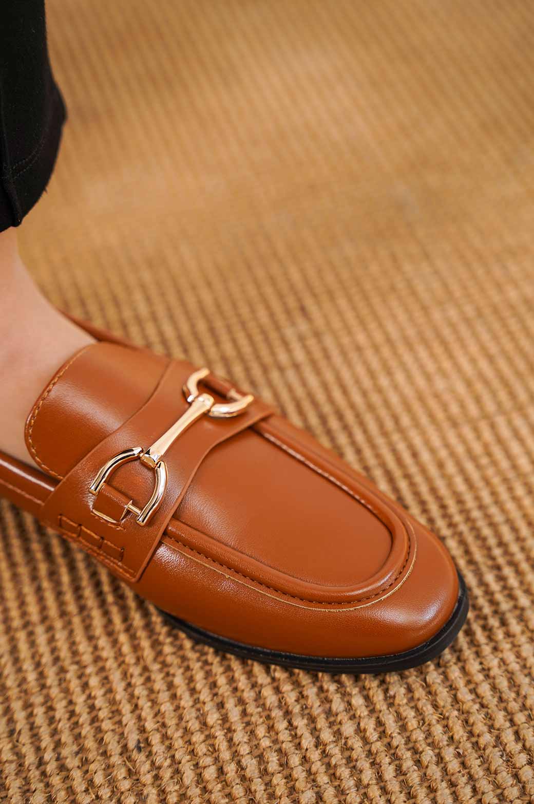 BROWN LOAFERS WITH BUCKLE