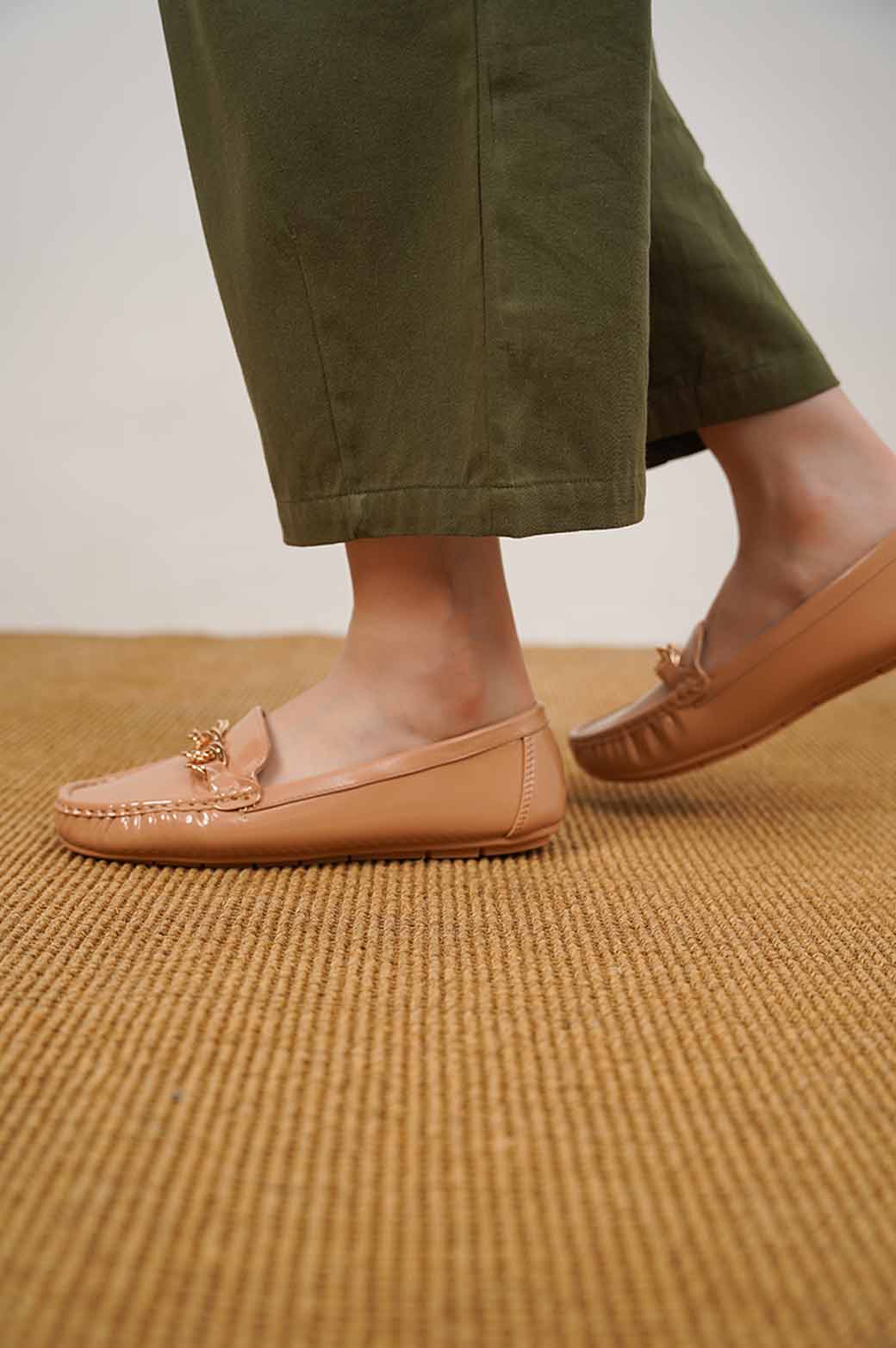 KHAKI COMFY PATENT DRIVERS