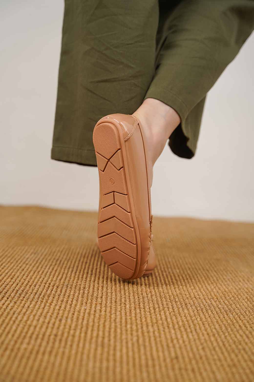 KHAKI COMFY PATENT DRIVERS