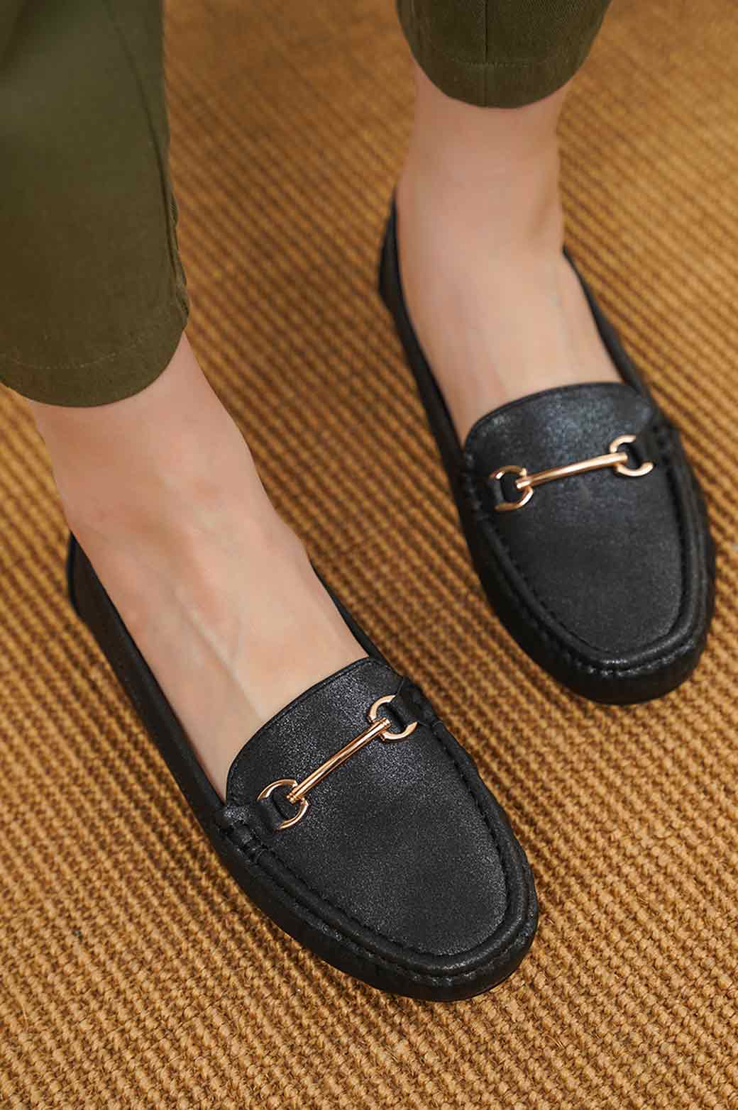 BLACK COMFORT DRIVERS