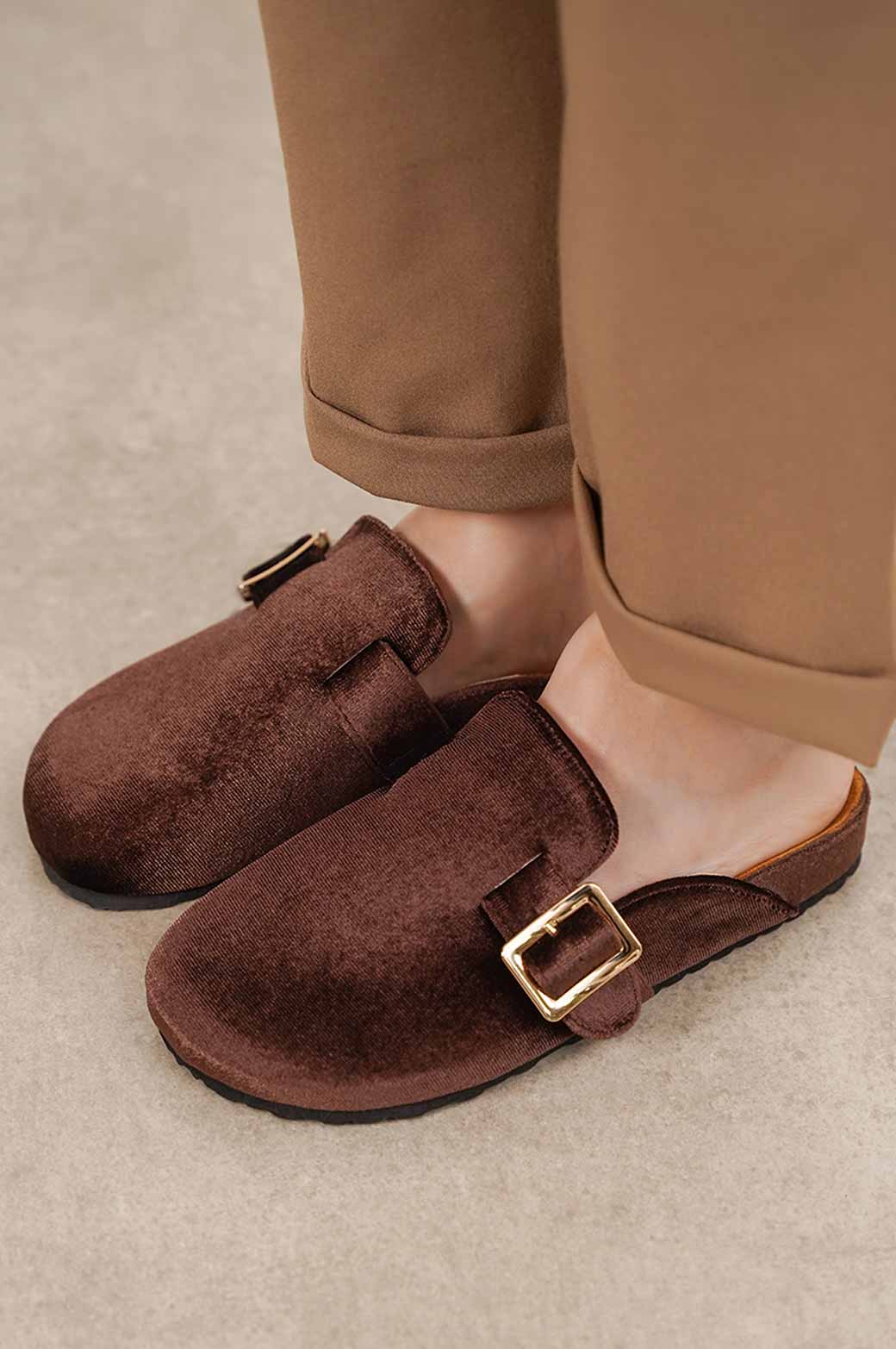DARK BROWN WINTER MULES WITH BUCKLE