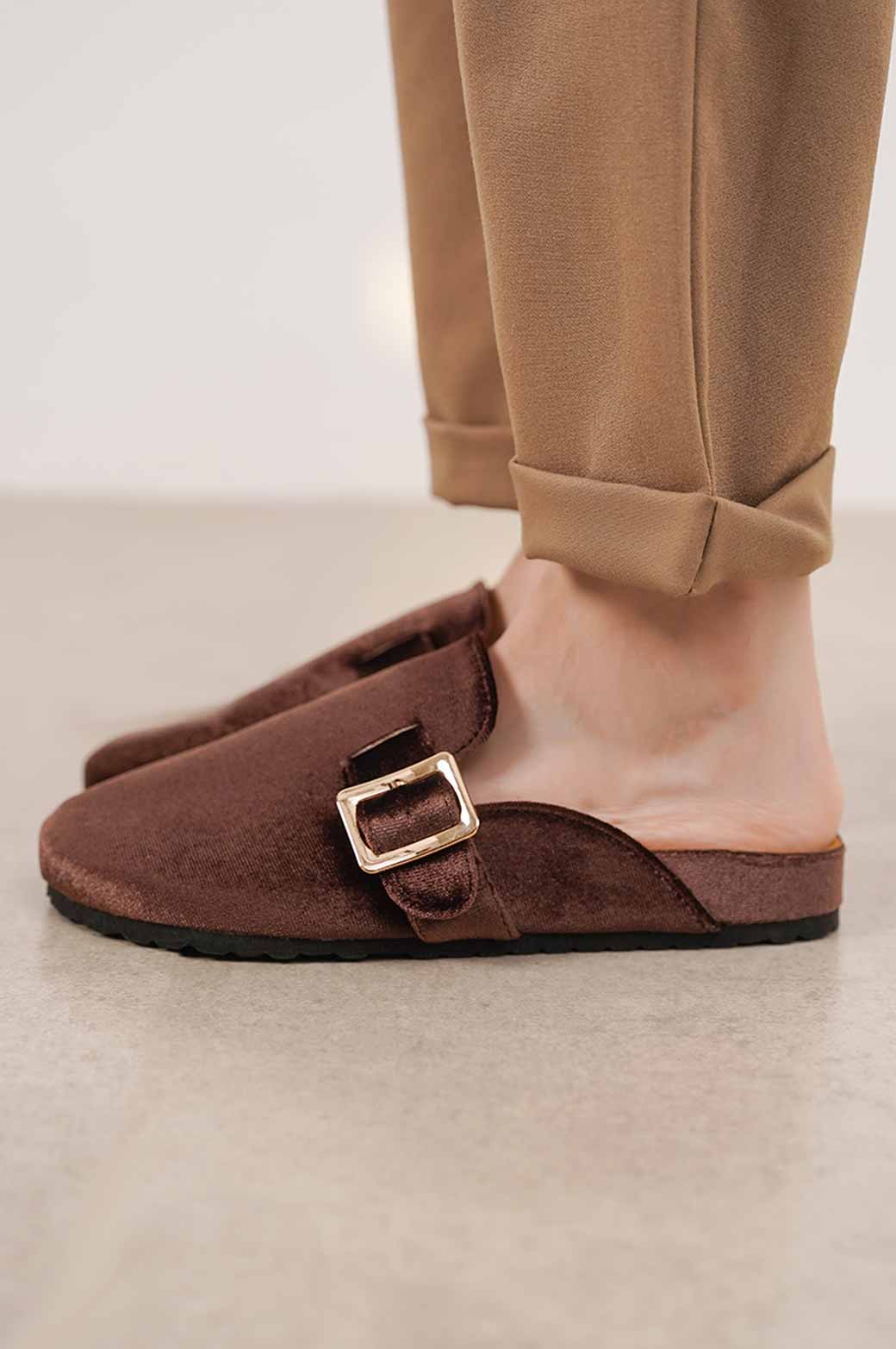 DARK BROWN WINTER MULES WITH BUCKLE
