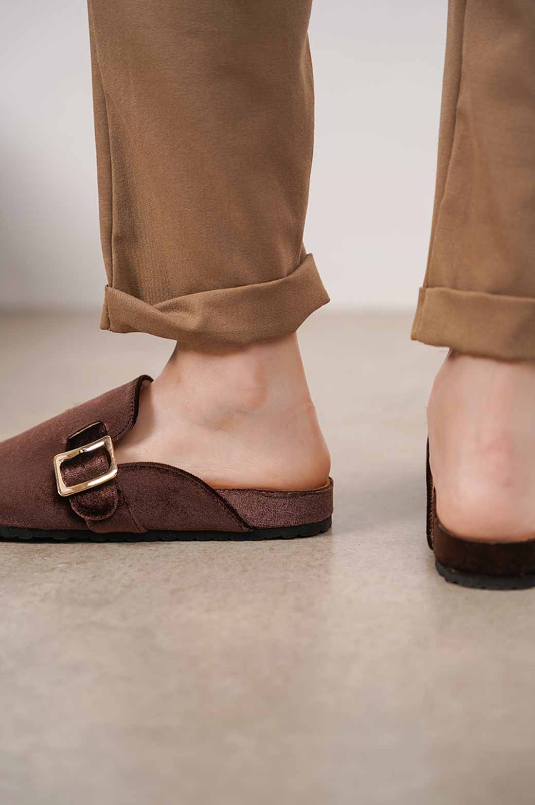 DARK BROWN WINTER MULES WITH BUCKLE