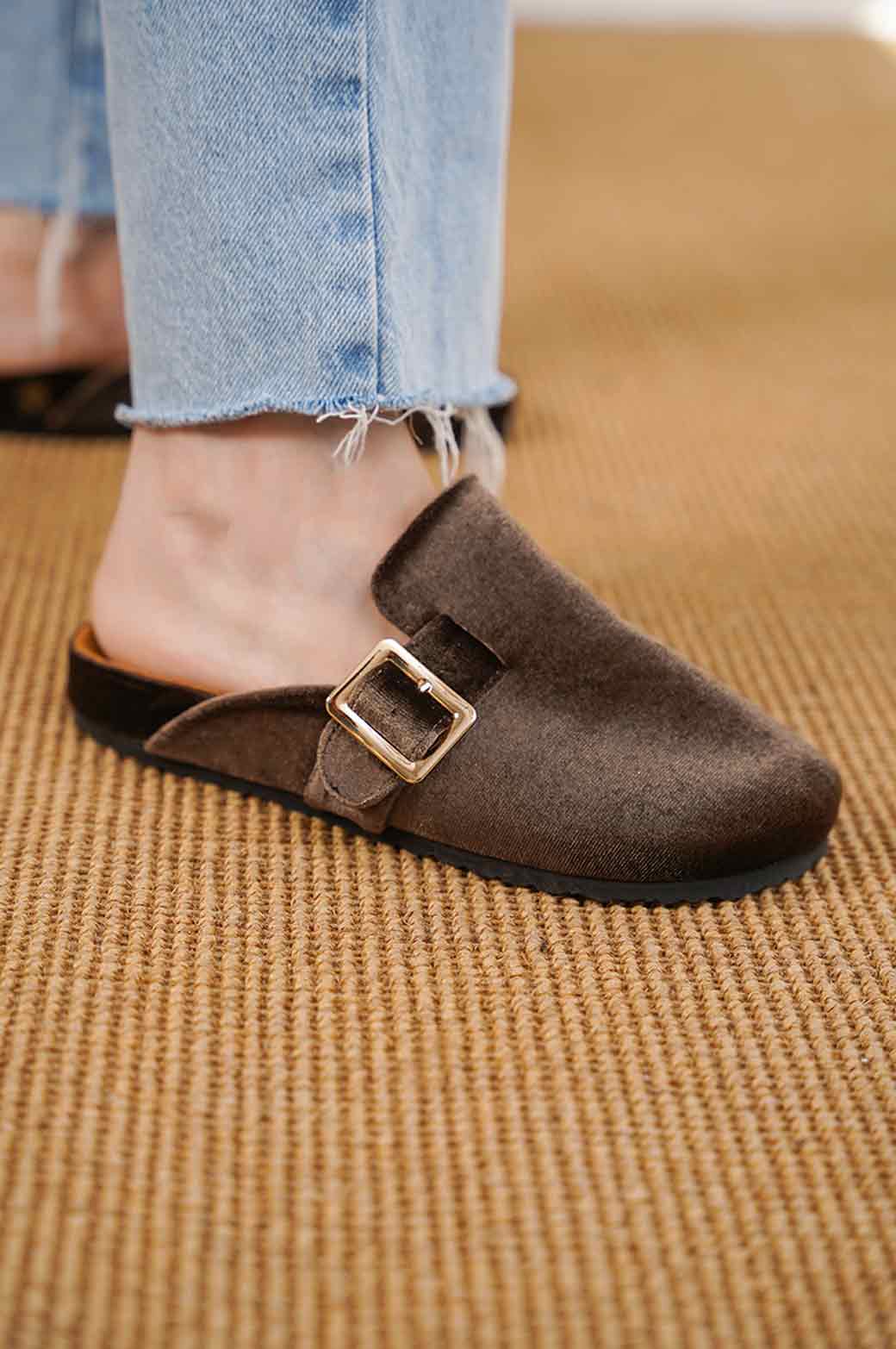 OLIVE WINTER MULES WITH BUCKLE