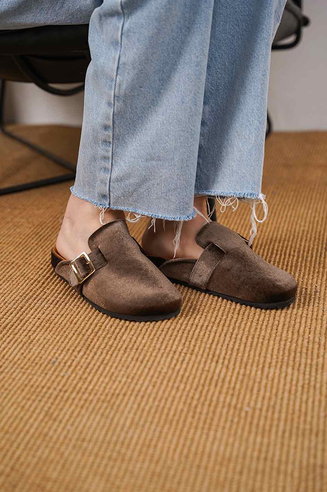 OLIVE WINTER MULES WITH BUCKLE