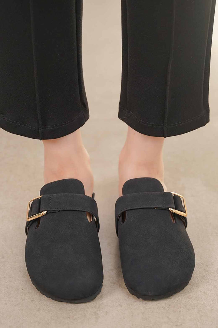 BLACK WINTER MULES WITH BUCKLE