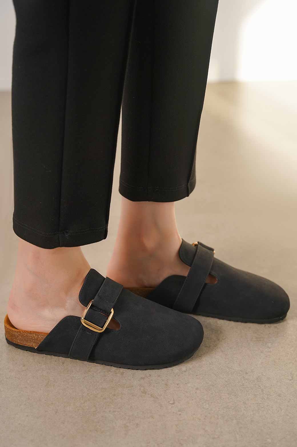 BLACK WINTER MULES WITH BUCKLE
