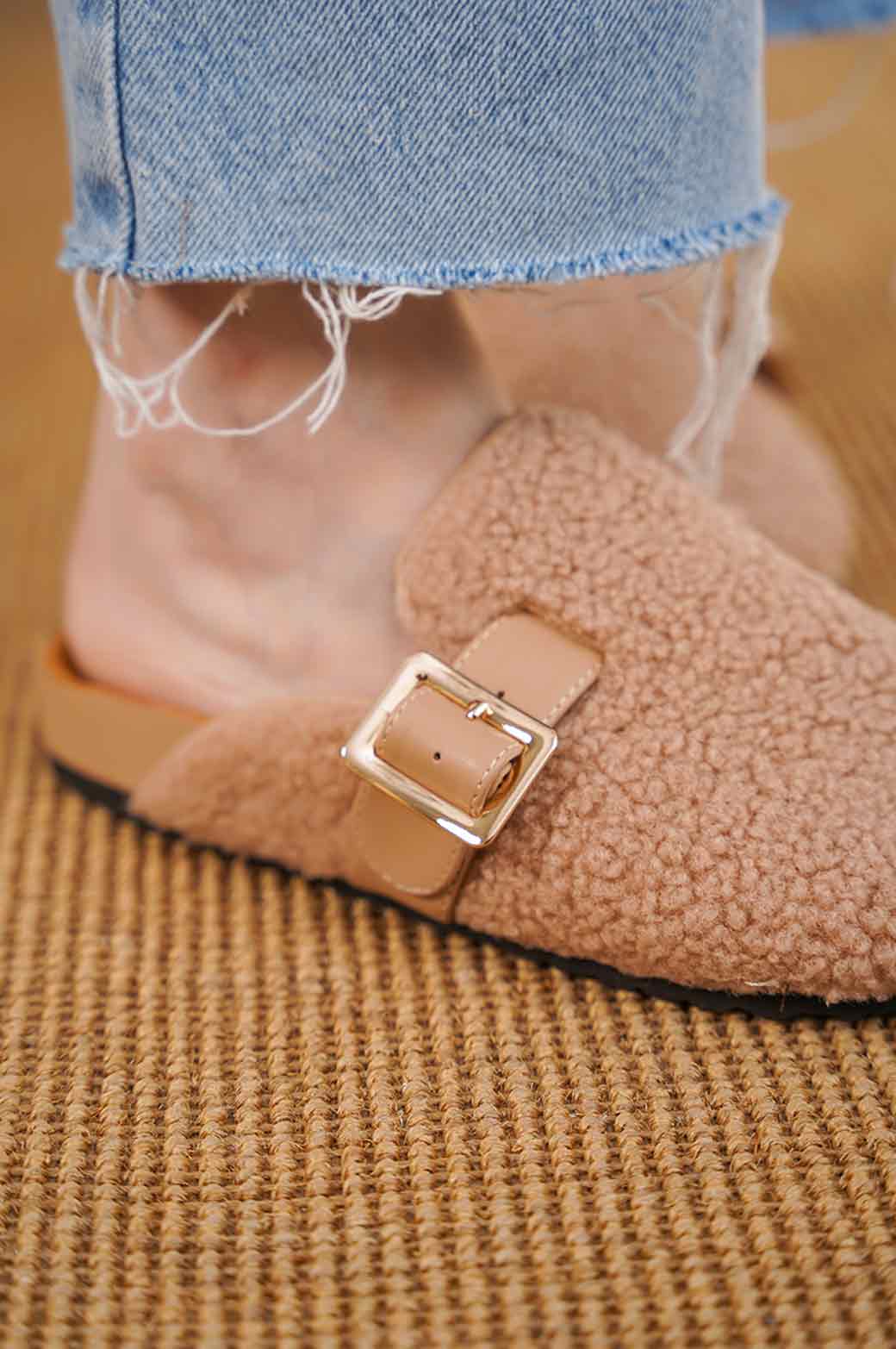 BEIGE SHEARLING WINTER MULES