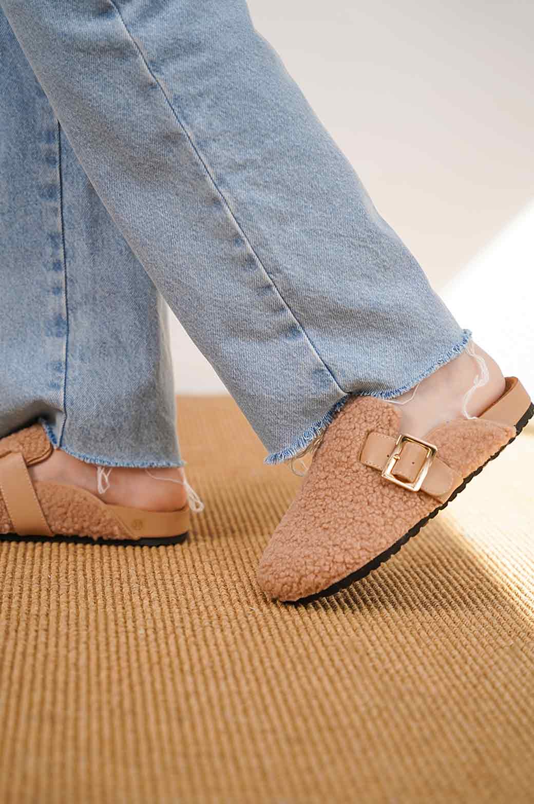 BEIGE SHEARLING WINTER MULES