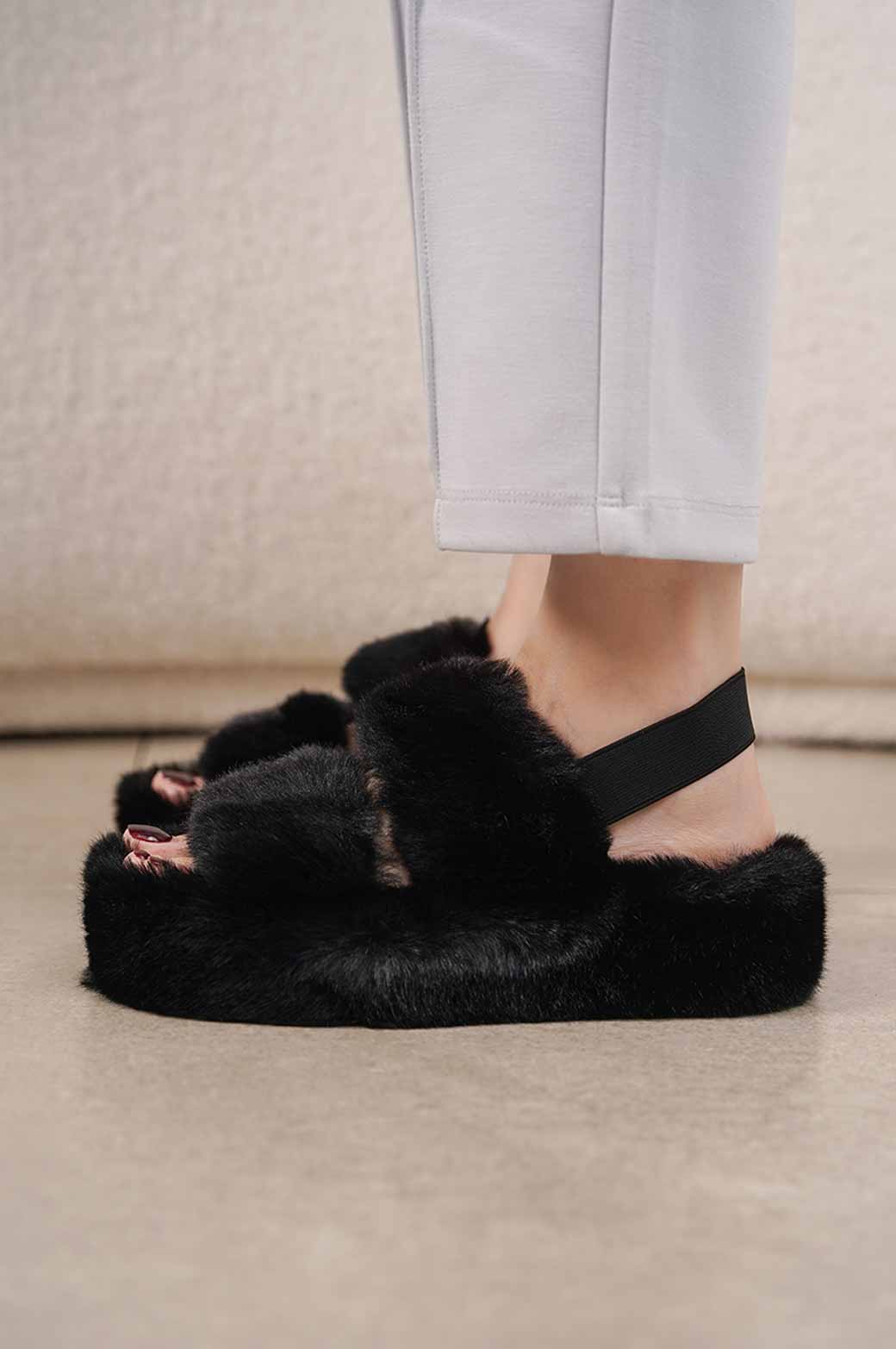 BLACK PLATFORM FUR SLIDES