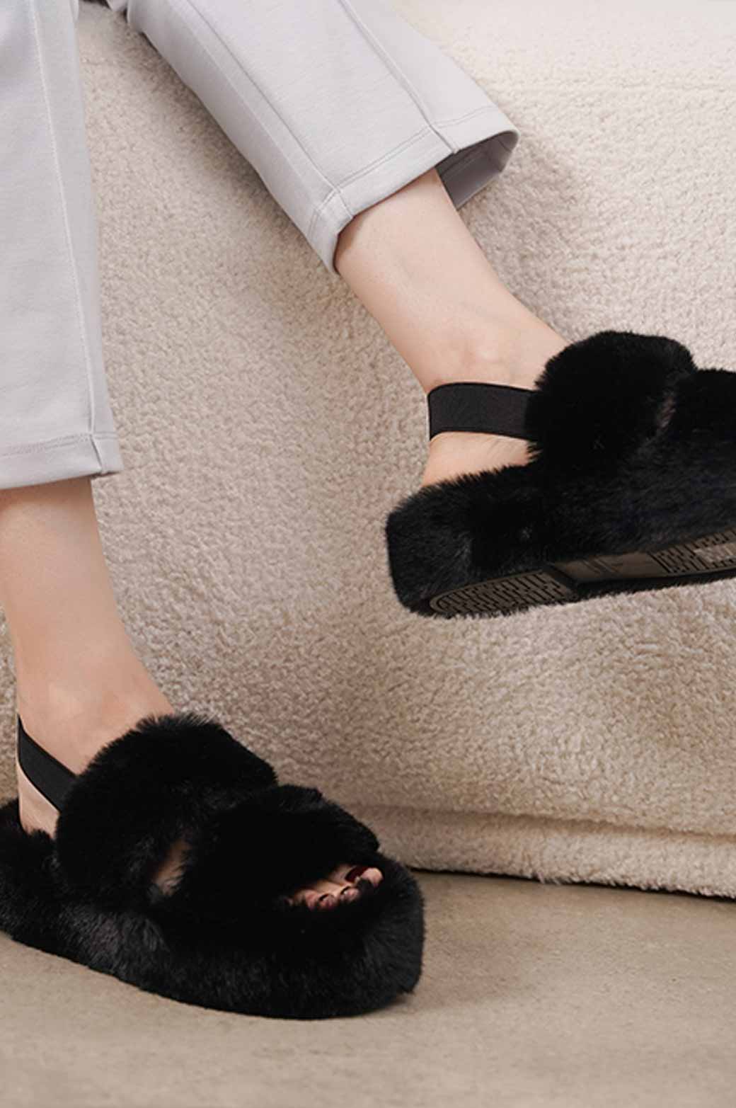 BLACK PLATFORM FUR SLIDES