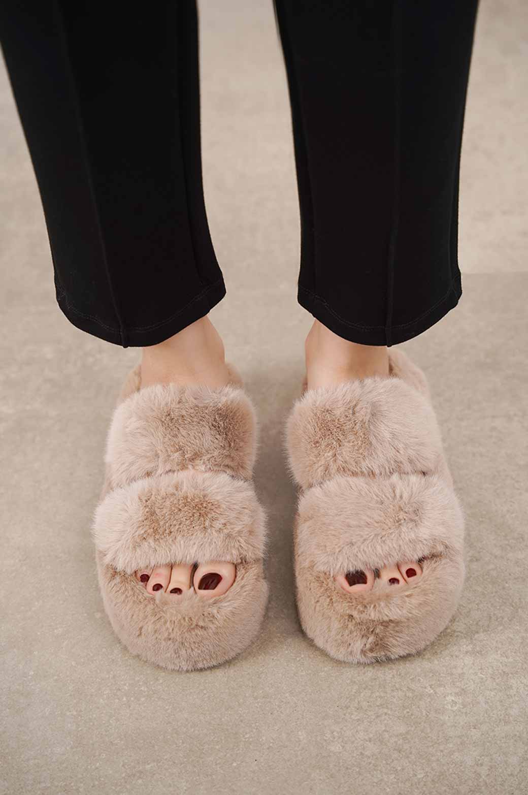 BEIGE PLATFORM FUR SLIDES
