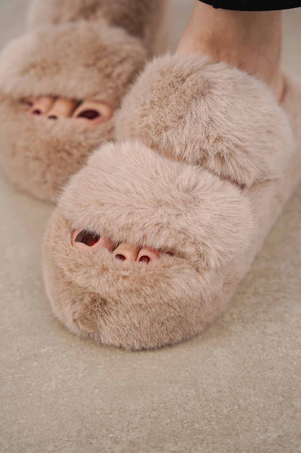 BEIGE PLATFORM FUR SLIDES