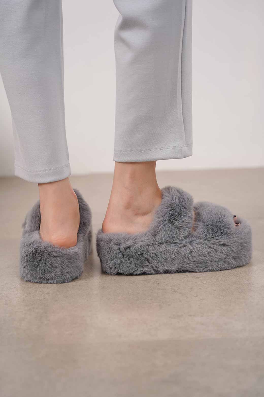 GREY PLATFORM FUR SLIDES