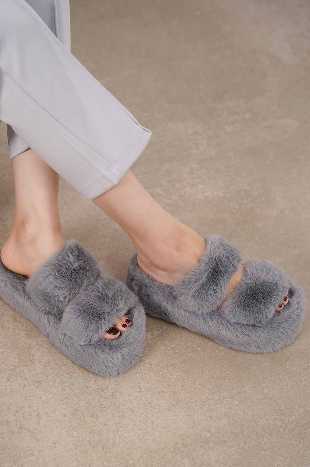 GREY PLATFORM FUR SLIDES