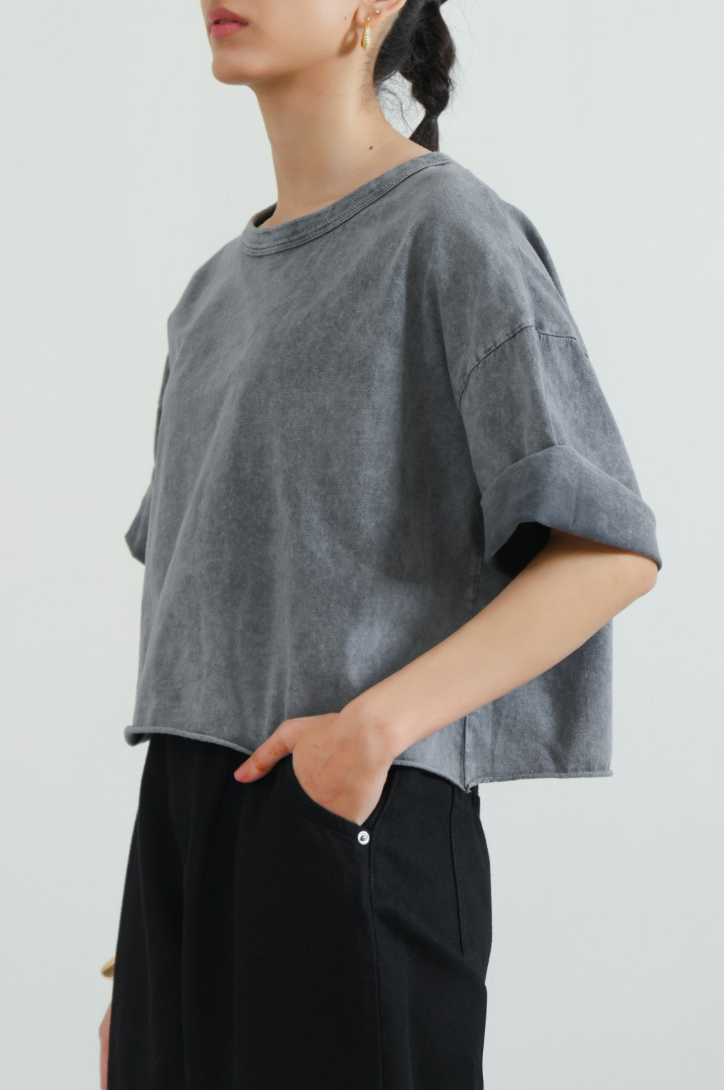 CHARCOAL DISTRESSED CROPPED  TEE