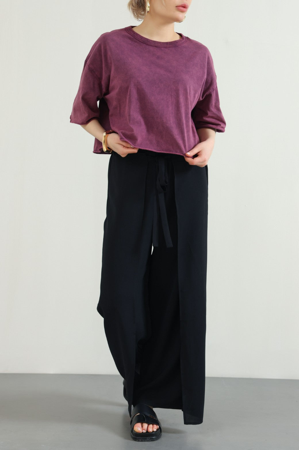 PLUM DISTRESSED CROPPED  TEE