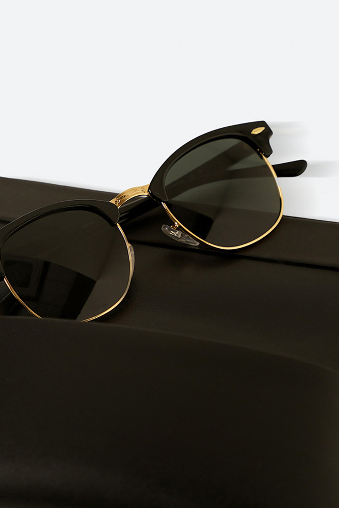 BLACK UNI SUN GLASSES