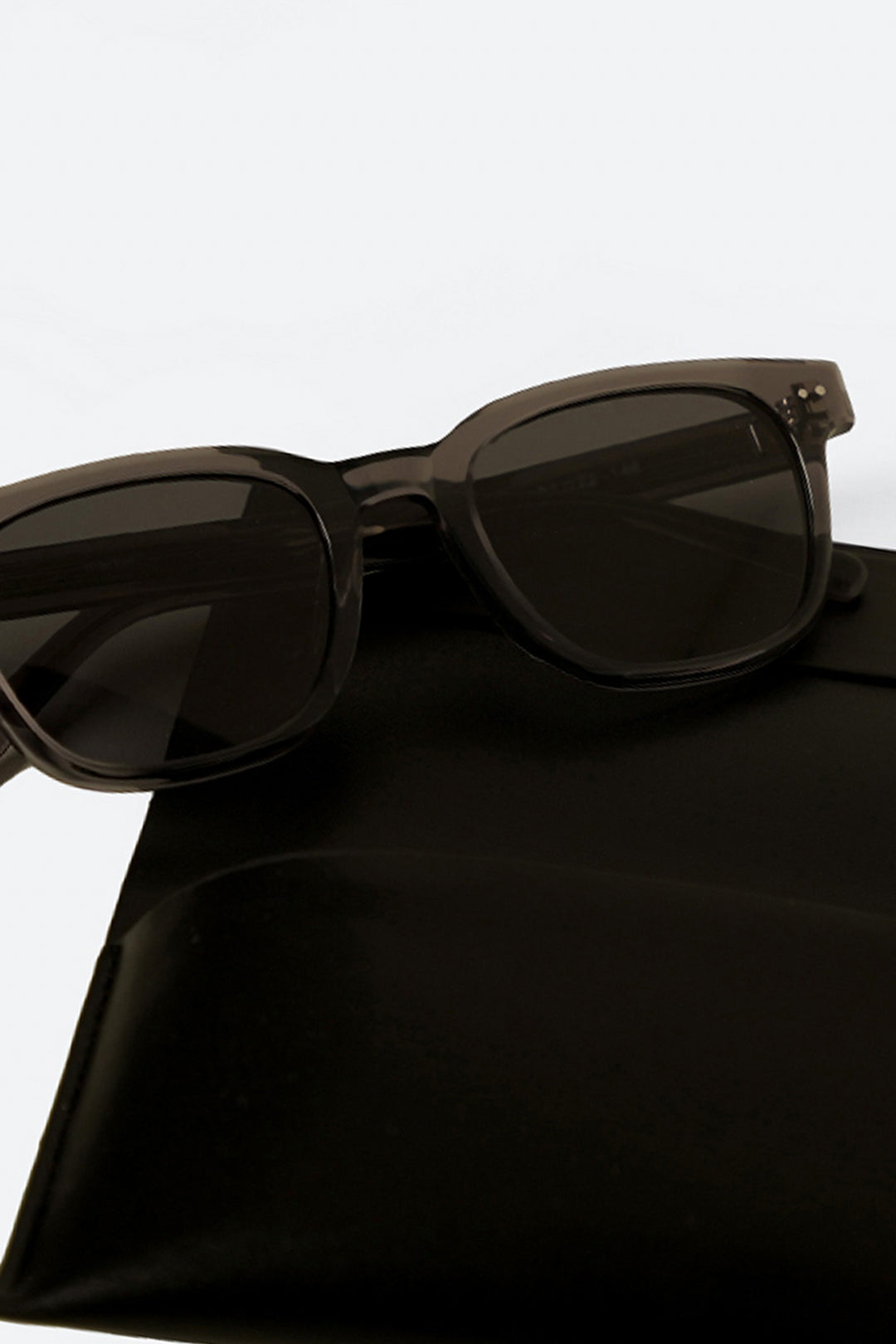 GREY BLACK UNI SUN GLASSES