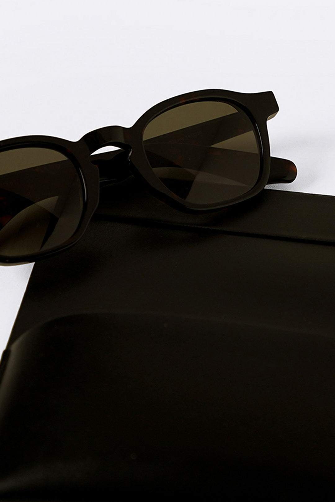TORTOISE GREEN UNI SUN GLASSES