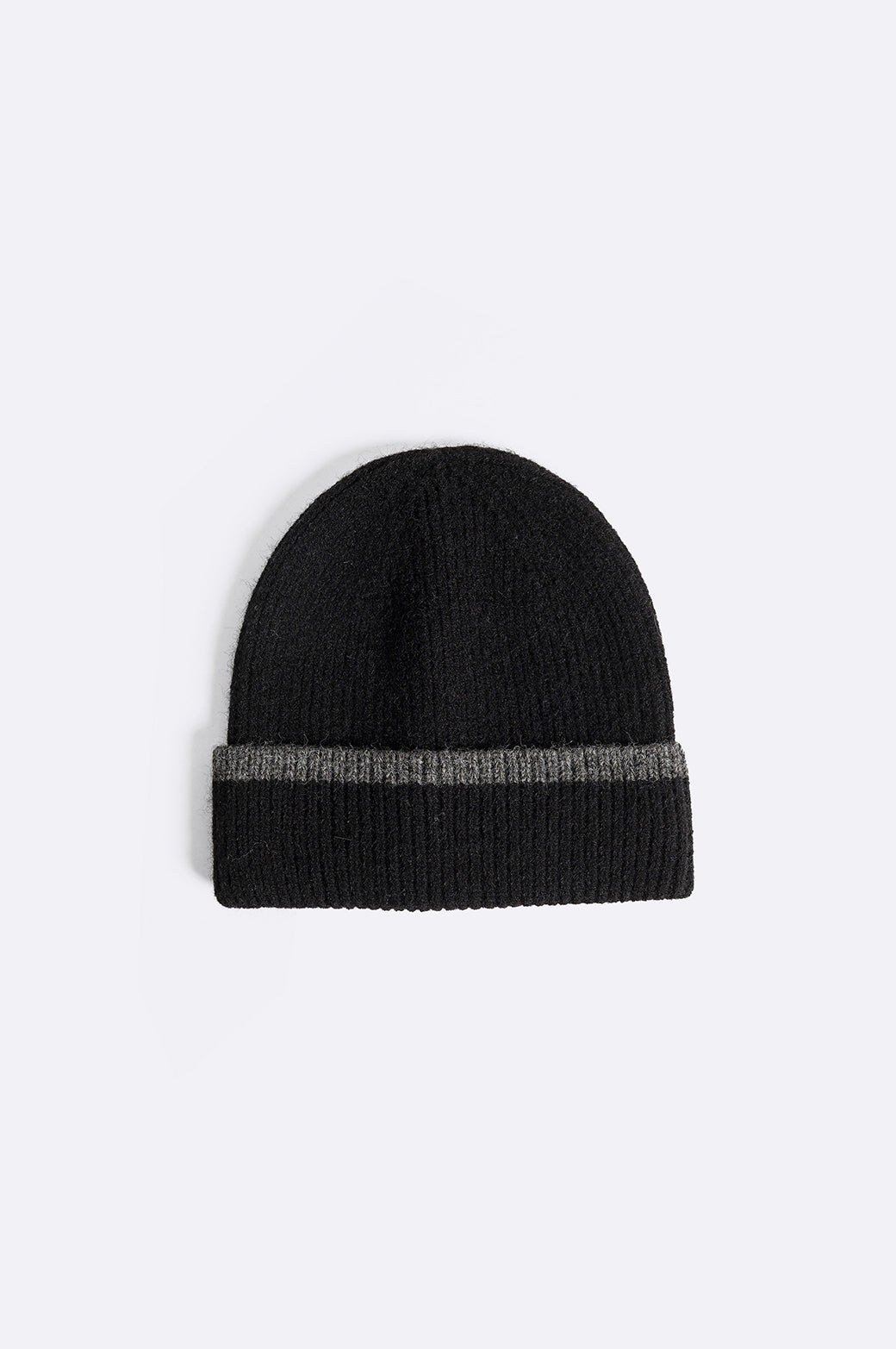 BLACK BEANIE