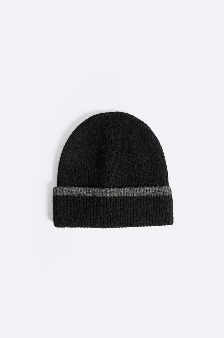 BLACK BEANIE