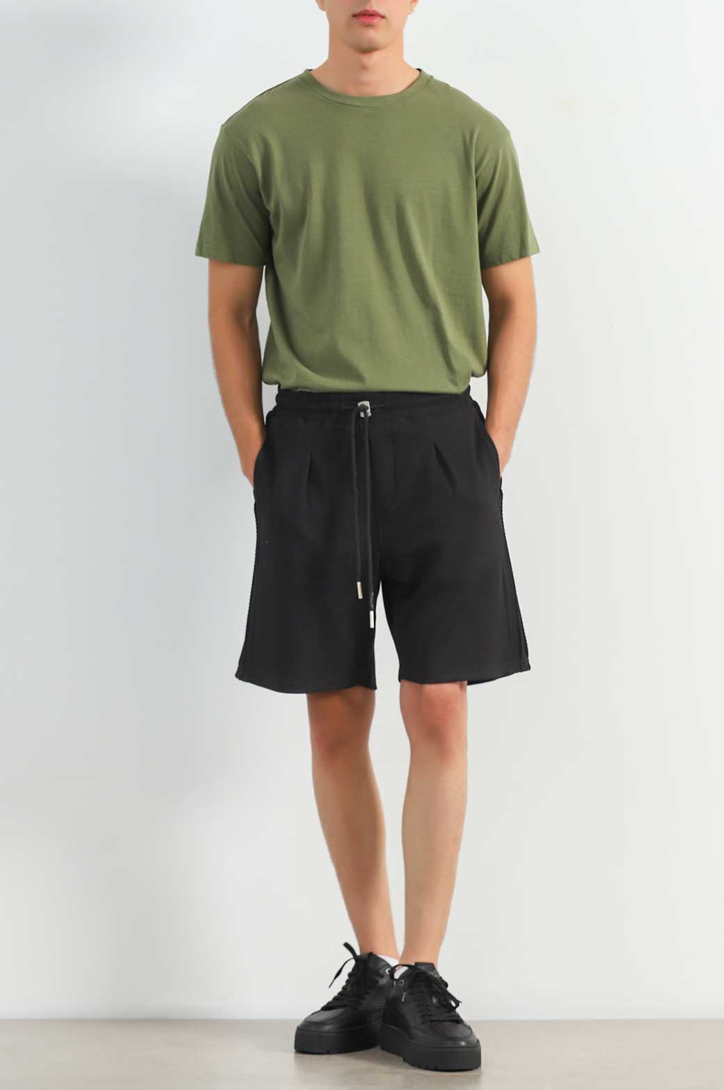 BLACK TEXTURED SHORTS