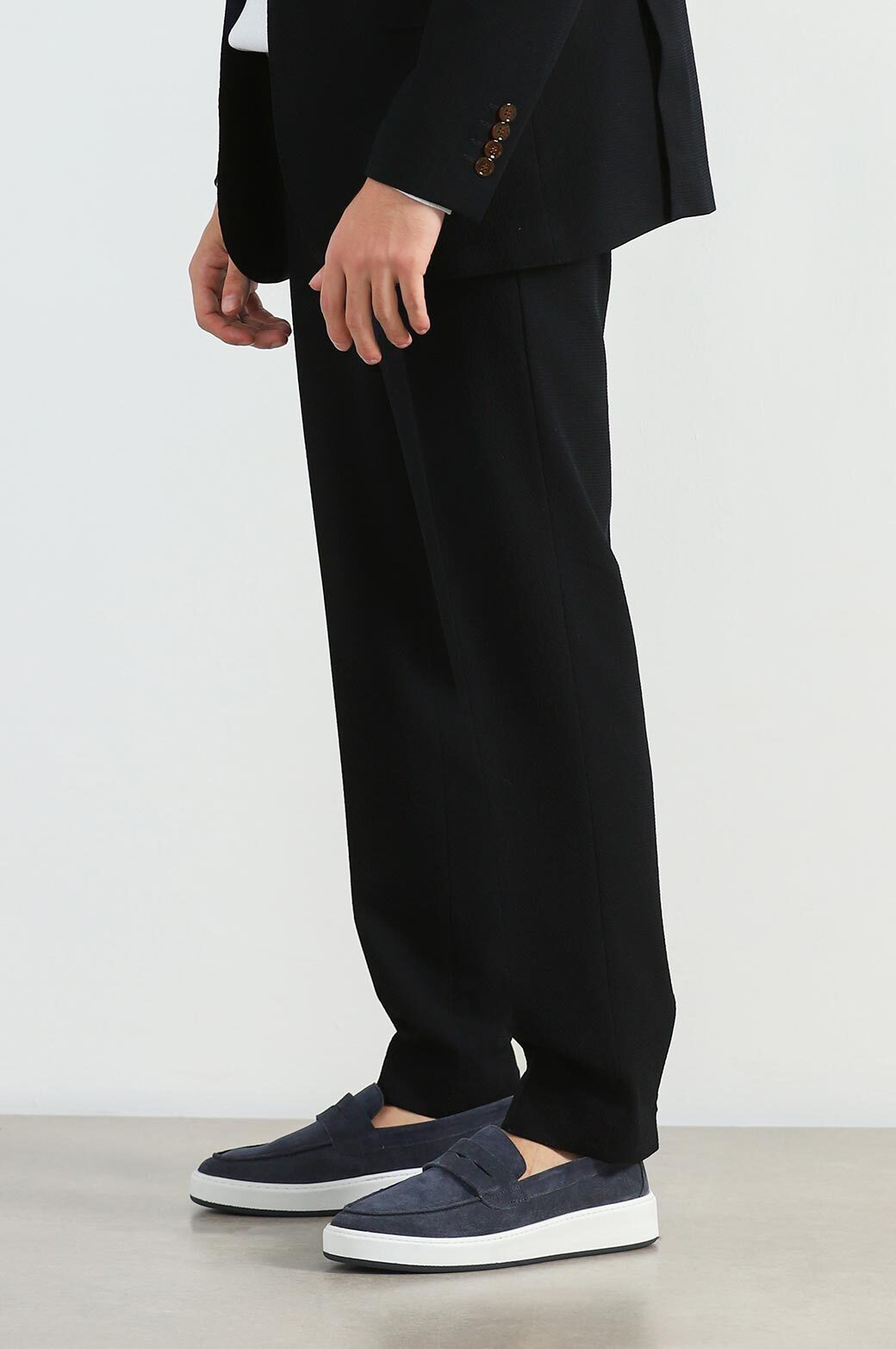 BLACK TEXTURED PANTS