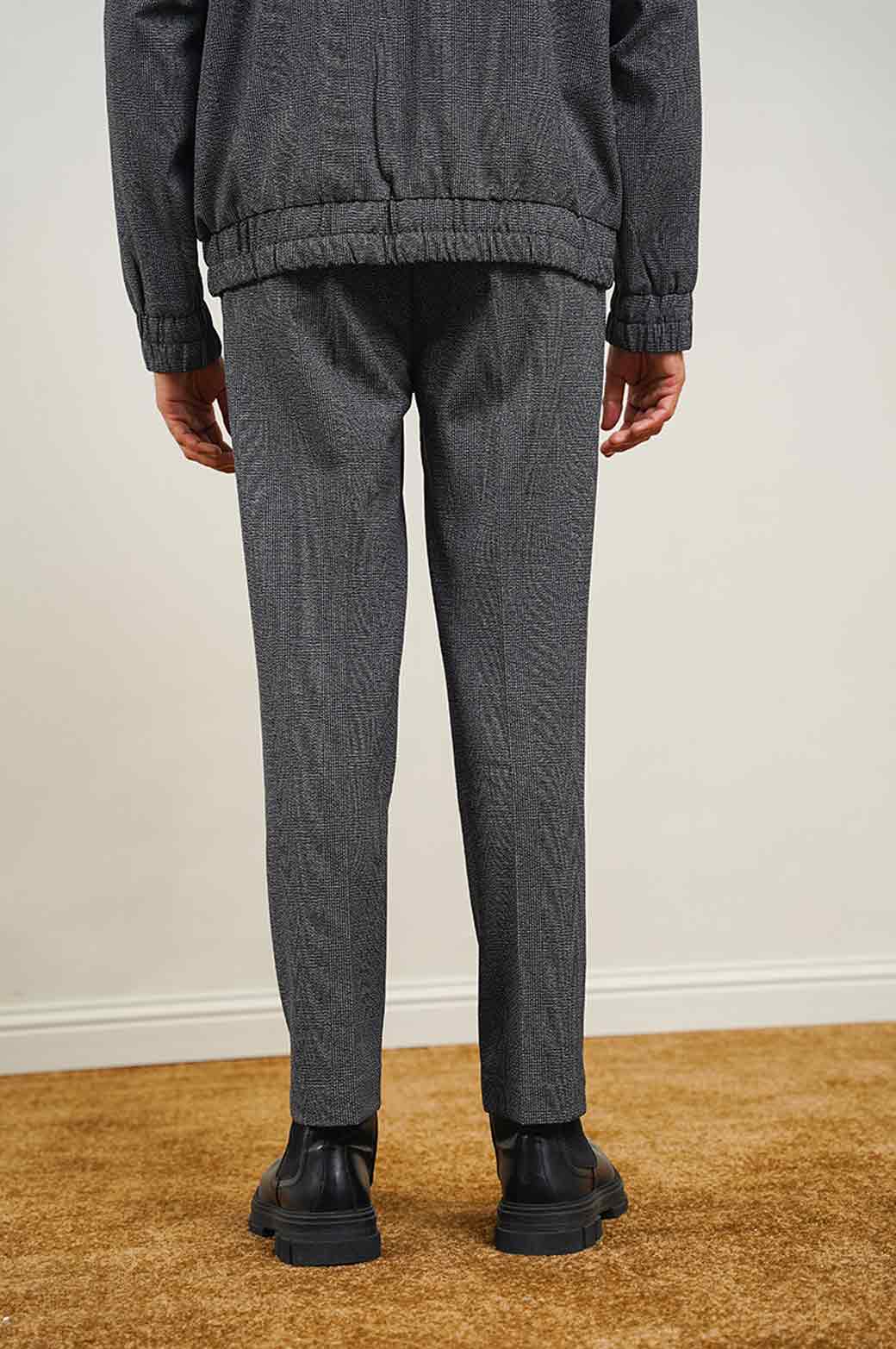 BLACK TEXTURED PANTS