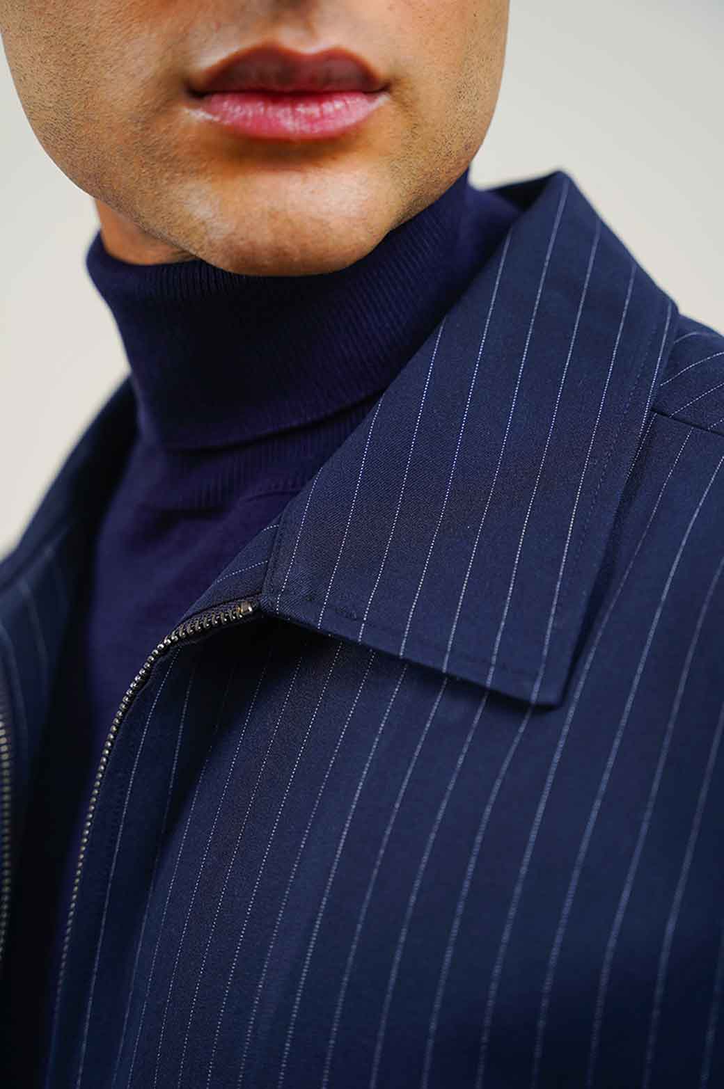 NAVY PINSTRIPE ZIPPER JACKET