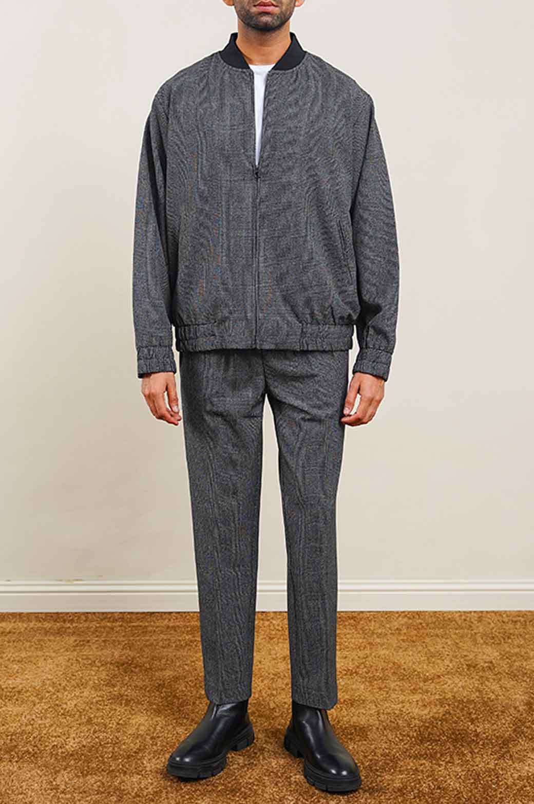 BLACK TEXTURED ZIPPER JACKET