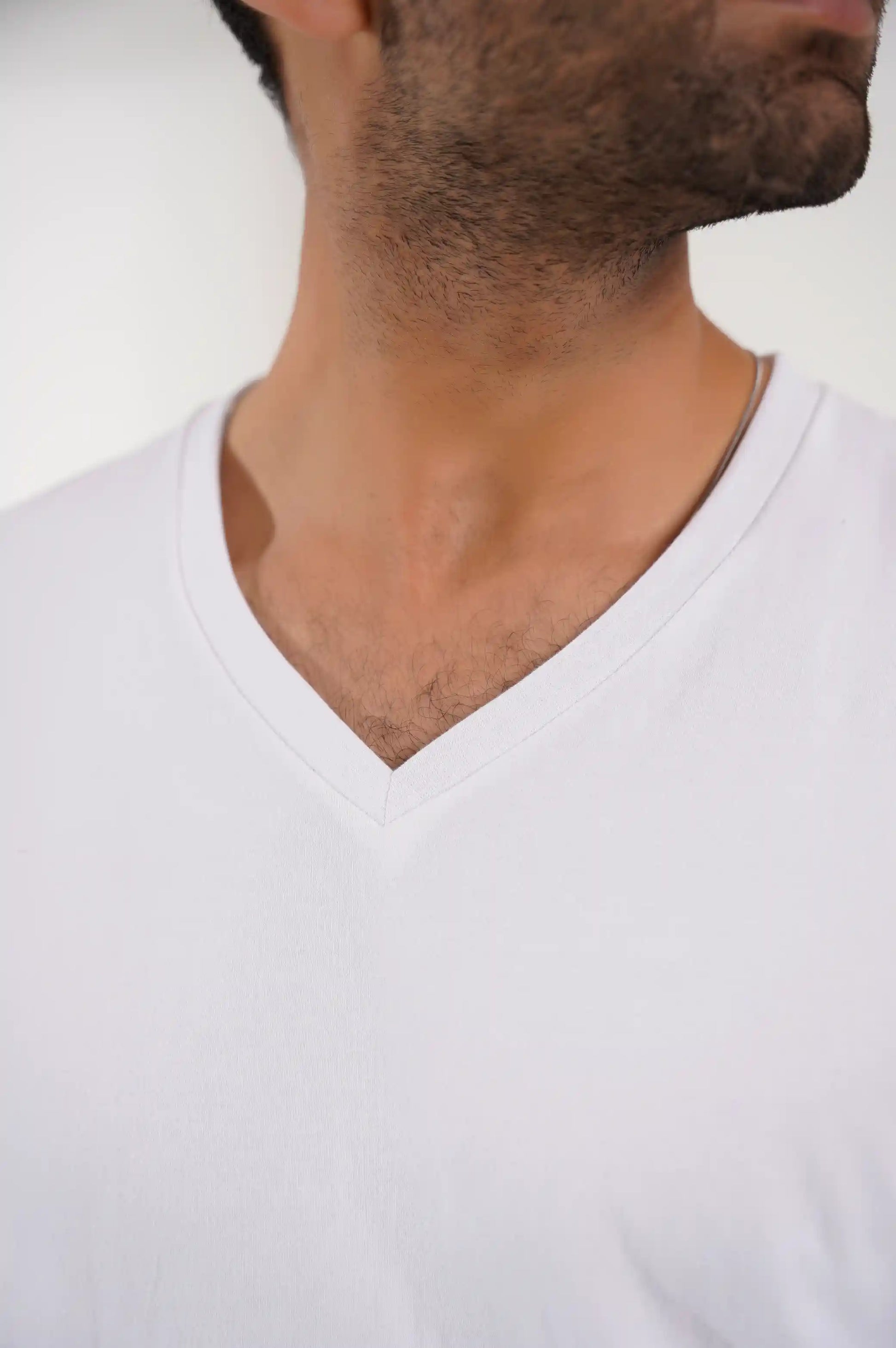 WHITE V NECK T-SHIRT