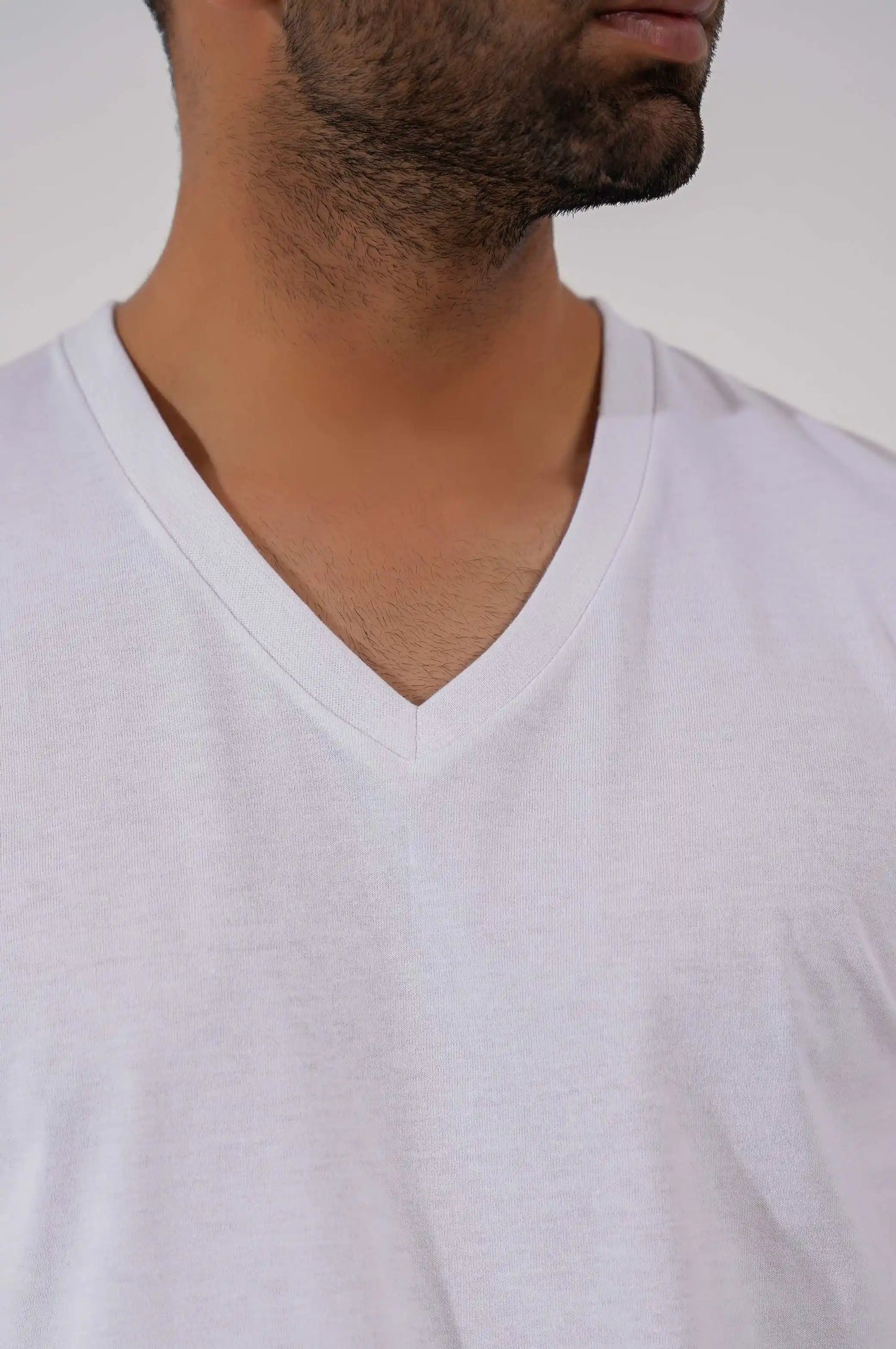 WHITE BASIC V NECK T-SHIRT